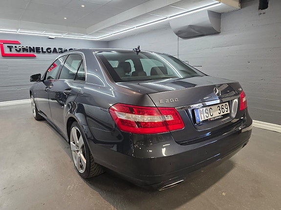 Mercedes-Benz E200 3 of 12