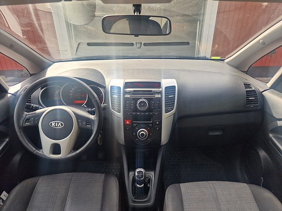 Kia Venga 2 of 6