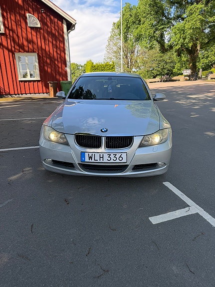 BMW 320d 4 of 15