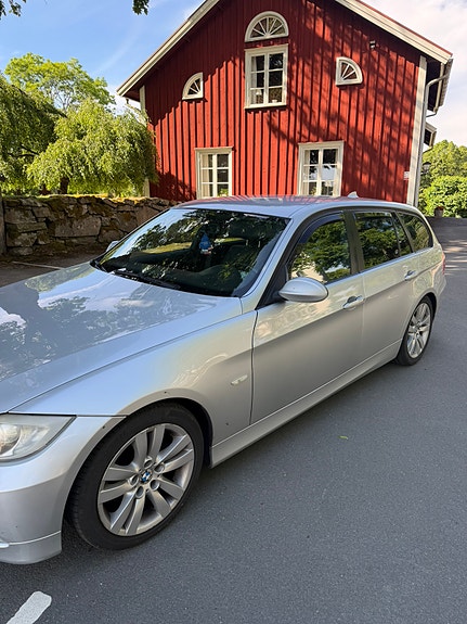 BMW 320d 2 of 15