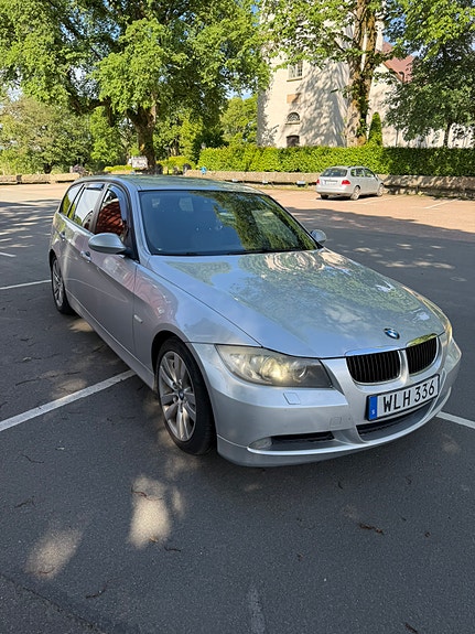 BMW 320d 3 of 15