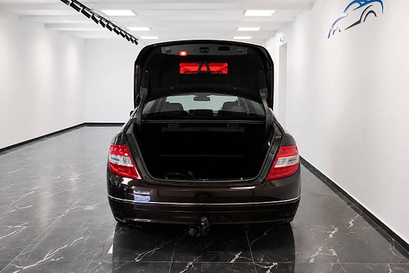 Mercedes-Benz C180 7 of 13