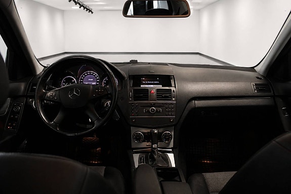 Mercedes-Benz C180 8 of 13