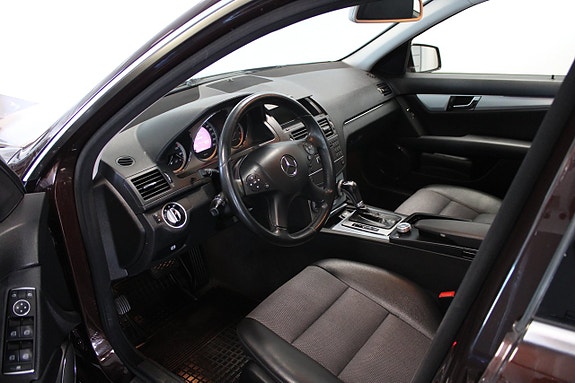 Mercedes-Benz C180 9 of 13