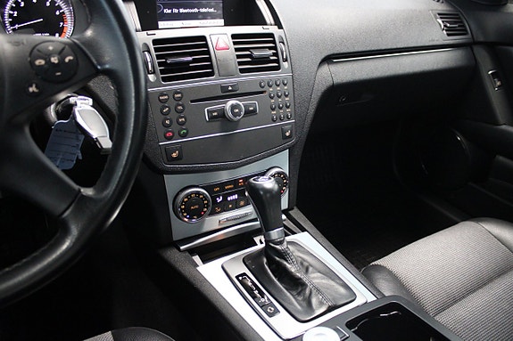 Mercedes-Benz C180 13 of 13