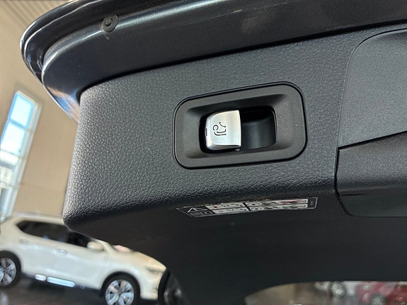 Mercedes-Benz C300 18 of 23
