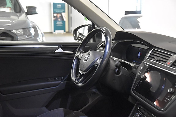 Volkswagen Tiguan 8 of 23