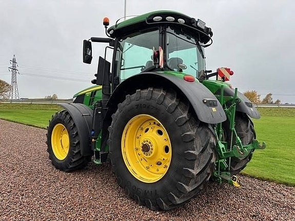John Deere 7310 R 2 of 15