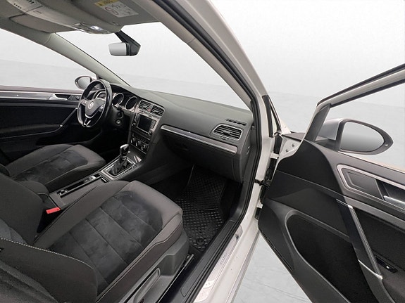 Volkswagen Golf Alltrack 10 of 23
