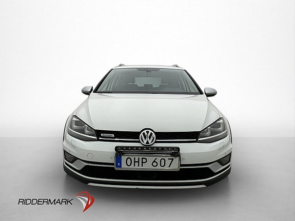 Volkswagen Golf Alltrack 2 of 23