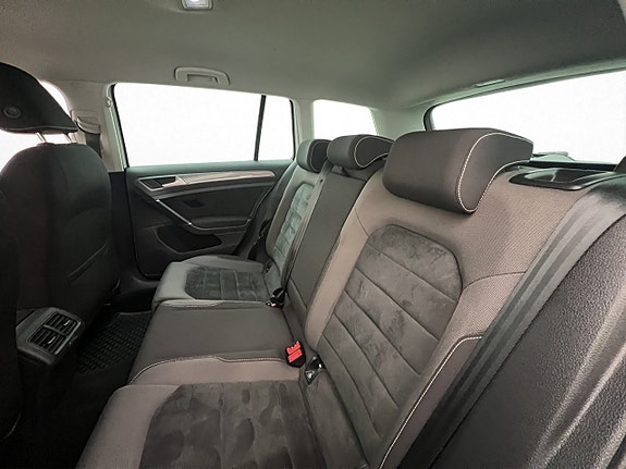 Volkswagen Golf Alltrack 11 of 23