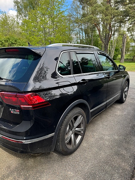 Volkswagen Tiguan 2 of 7