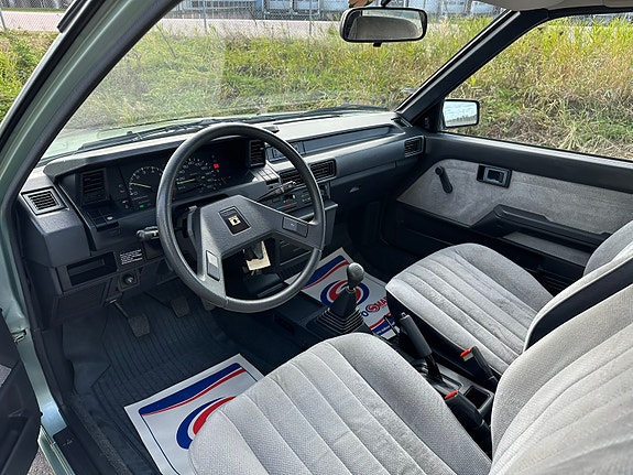 Toyota Corolla 7 of 8