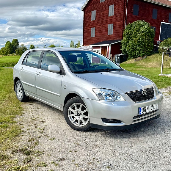Toyota Corolla 2 of 8
