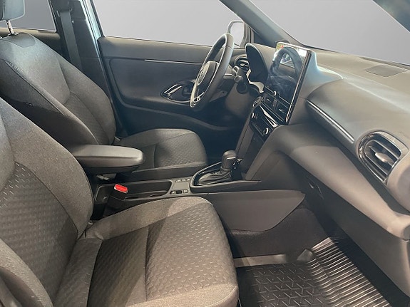 Toyota Yaris Cross 2 of 11