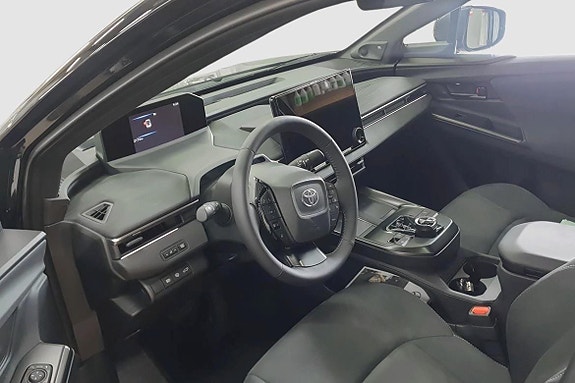 Toyota C-HR+ 8 of 11