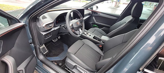 Cupra Leon 2 of 2