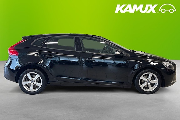 Volvo V40 2 of 26