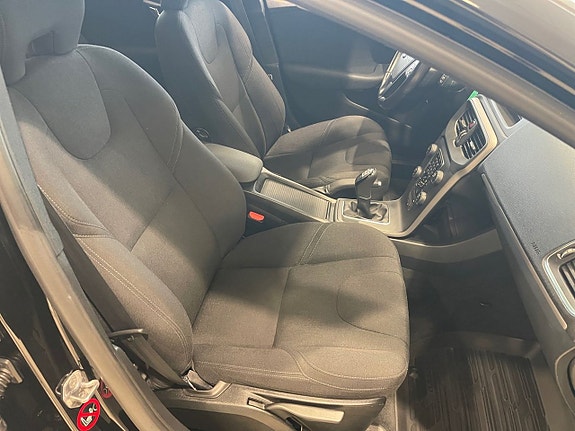 Volvo V40 14 of 26