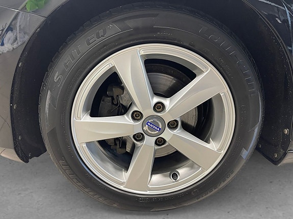 Volvo V40 8 of 26