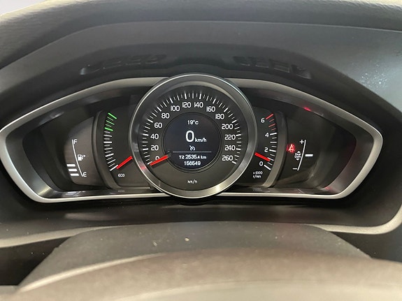 Volvo V40 12 of 26
