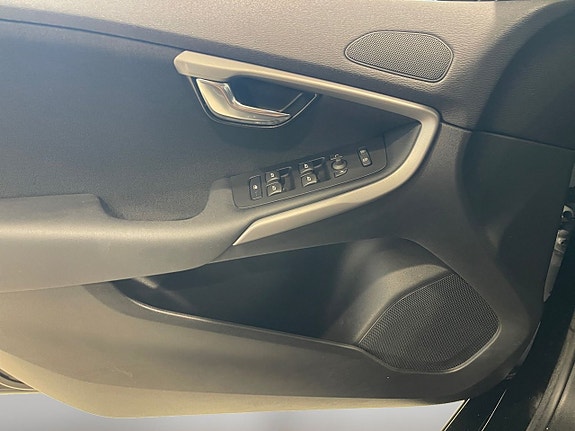 Volvo V40 22 of 26