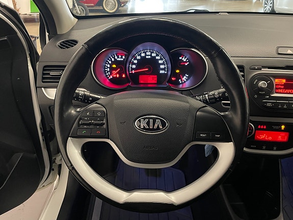 Kia Picanto 10 of 13