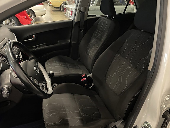 Kia Picanto 9 of 13