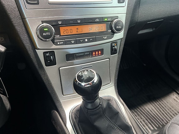 Toyota Avensis 23 of 27