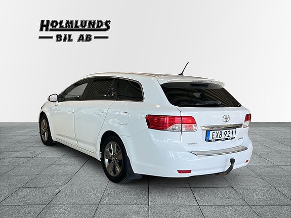 Toyota Avensis 2 of 27