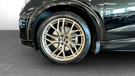 Audi Q4 e-tron 6 of 25