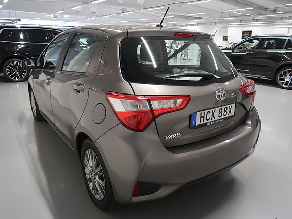 Toyota Yaris 8 of 24