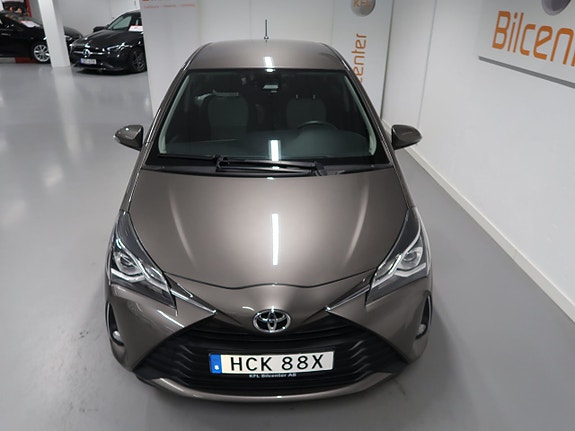 Toyota Yaris 11 of 24