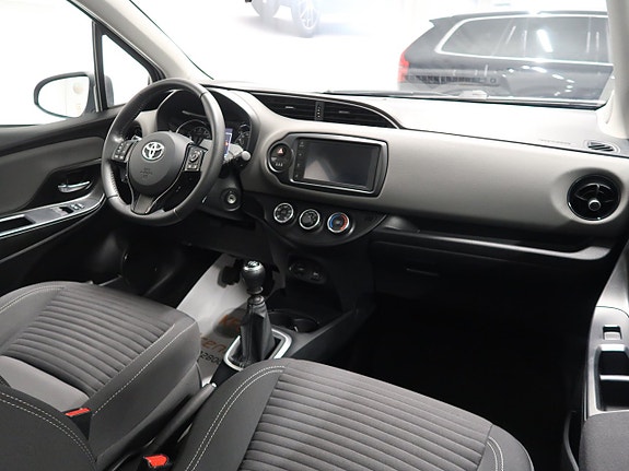 Toyota Yaris 16 of 24