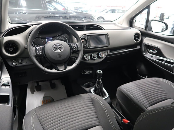 Toyota Yaris 14 of 24