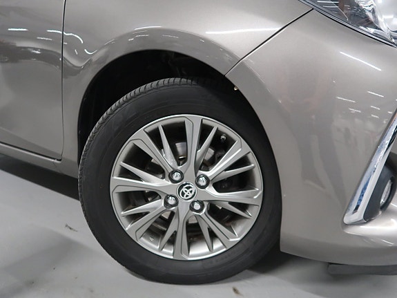 Toyota Yaris 12 of 24