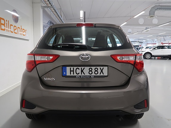 Toyota Yaris 7 of 24