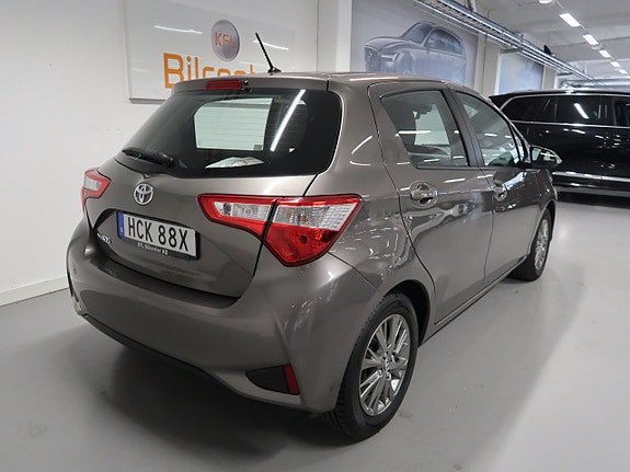 Toyota Yaris 6 of 24