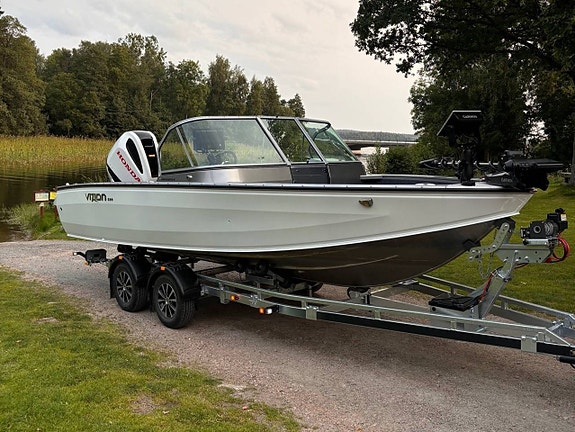 Vizion 600 / Mercury V8 F200 XL Pro XS 3 of 12