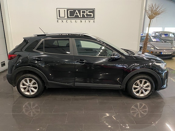 Kia Stonic 2 of 17