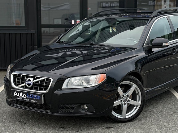 Volvo V70 2 of 27