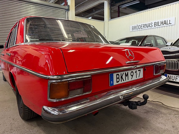 Mercedes-Benz 230 4 of 11