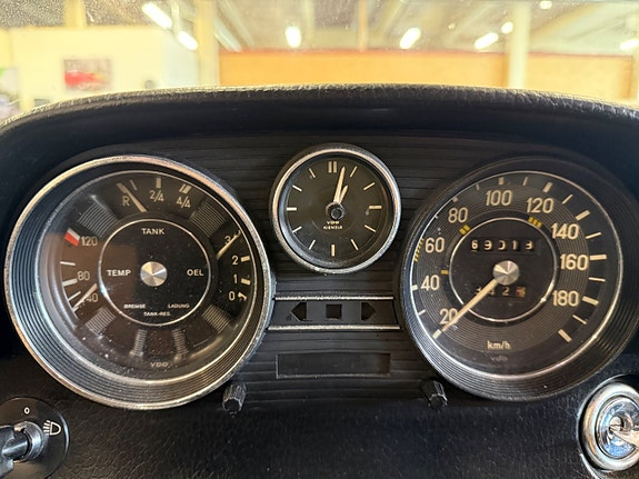 Mercedes-Benz 230 10 of 11