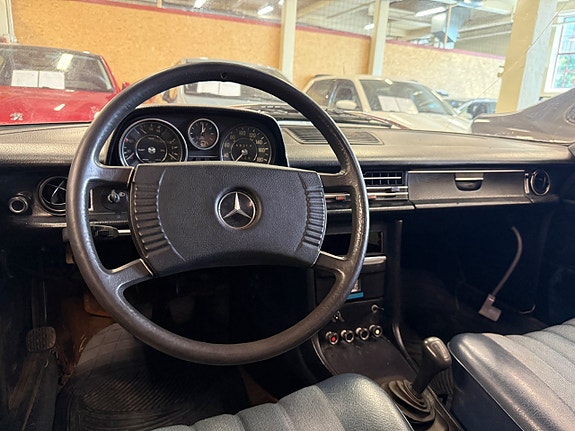 Mercedes-Benz 230 9 of 11