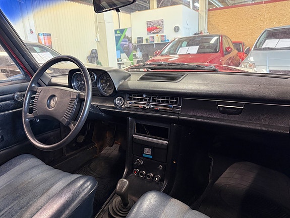 Mercedes-Benz 230 11 of 11