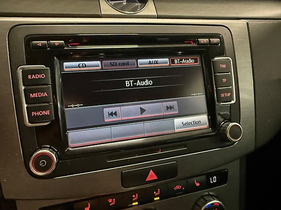 Volkswagen Passat 4 of 12