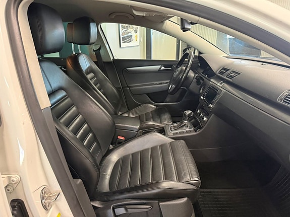 Volkswagen Passat 10 of 12