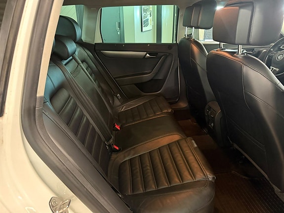 Volkswagen Passat 9 of 12