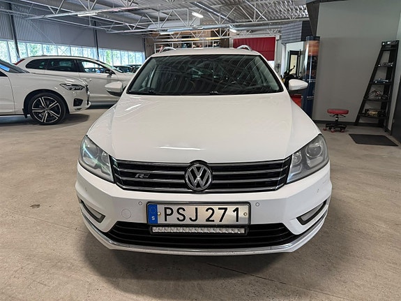 Volkswagen Passat 2 of 12