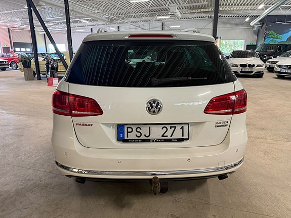 Volkswagen Passat 8 of 12
